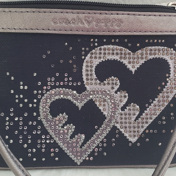 EUC COACH POPPY WRISTLET - Picture 3 of 5